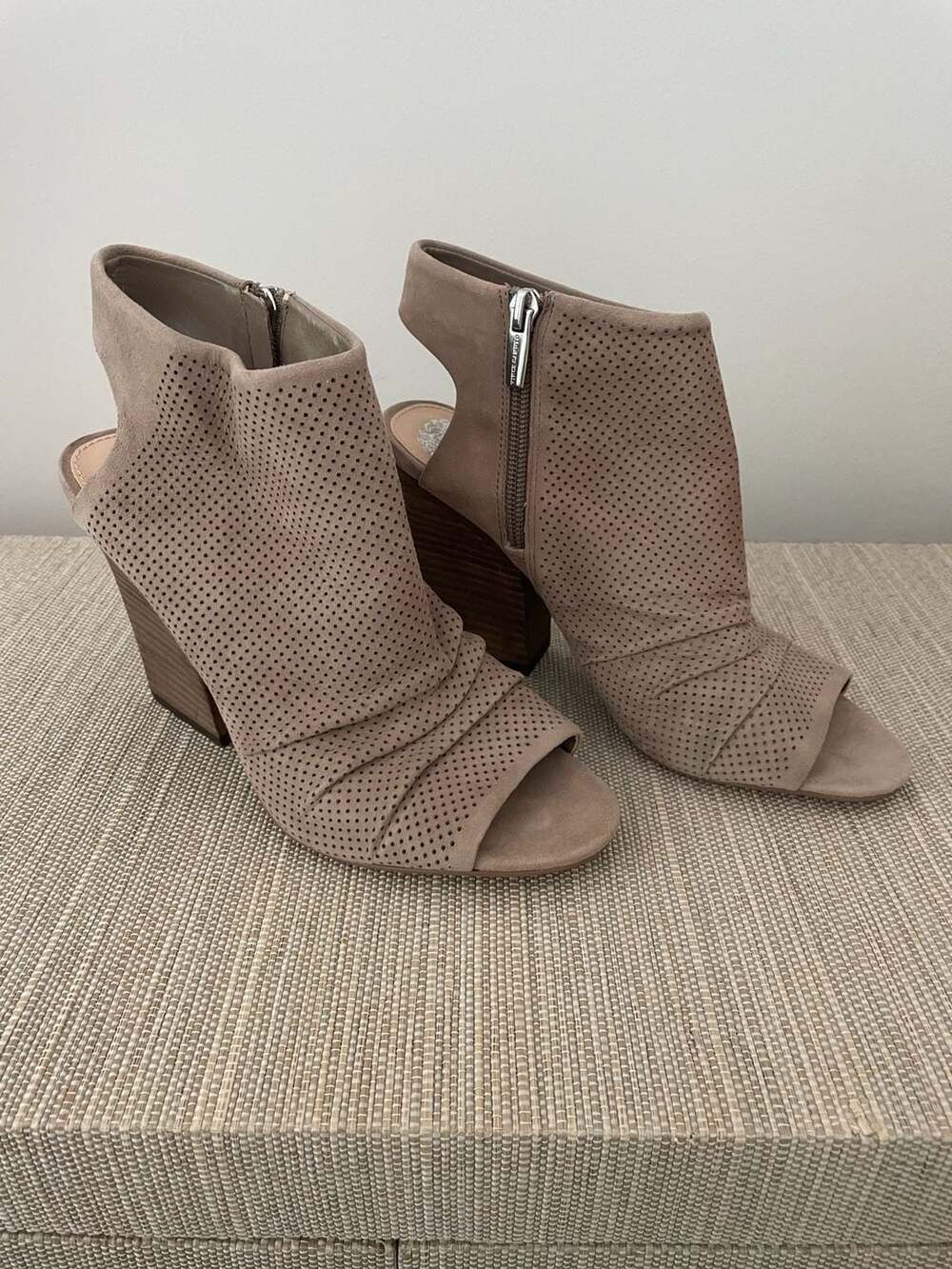 Vince Camuto Kentvi Taupe Perforated Suede Peep Toe Ankle Boot Sandals 7.5M